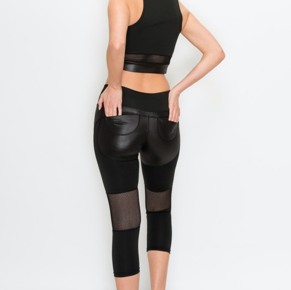 Sheer Mesh Top Capri Set - Picture 4 of 8